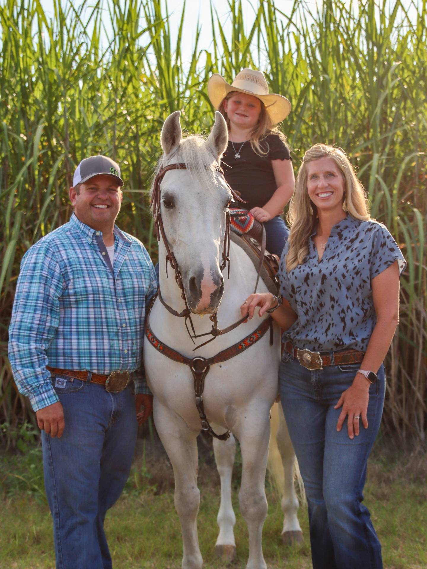 LO-CARB Auctions - Family Photo w- White Horse_2_43